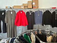 Partij kleding - afbeelding 4 van  8