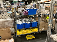 Partij kleding - afbeelding 1 van  7