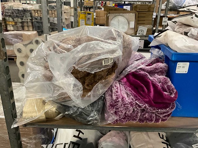 Partij kleding - afbeelding 2 van  7