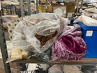 Partij kleding - afbeelding 2 van  7