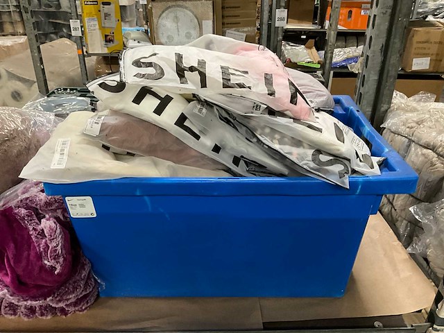 Partij kleding - afbeelding 4 van  7