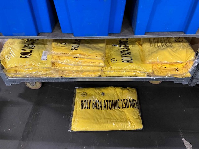 Partij kleding - afbeelding 7 van  7