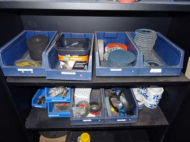 Partij kleinwaar en bevestingsmateriaal met kasten - afbeelding 11 van  20