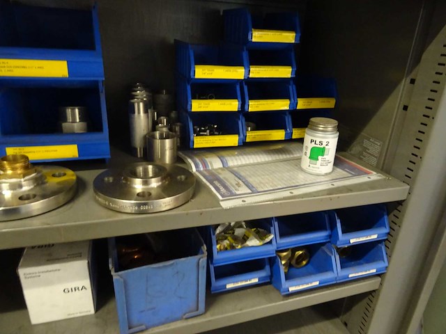 Partij kleinwaar en bevestingsmateriaal met kasten - afbeelding 18 van  20