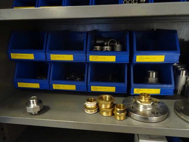 Partij kleinwaar en bevestingsmateriaal met kasten - afbeelding 19 van  20