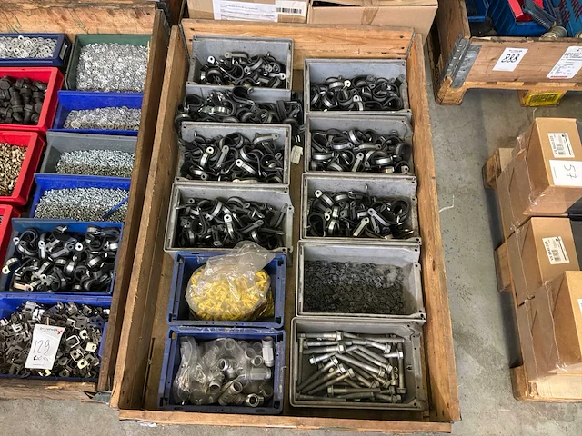 Partij klemmen en bouten - afbeelding 2 van  4