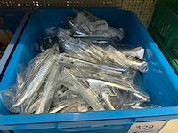 Partij klemmen en spanners in krat (8x) - afbeelding 3 van  11