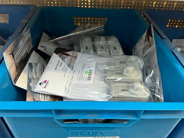 Partij klemmen en spanners in krat (8x) - afbeelding 6 van  11