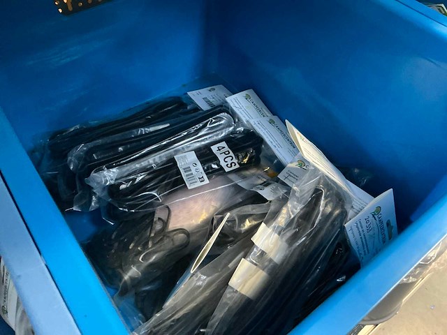 Partij klemmen en spanners in krat (8x) - afbeelding 9 van  11