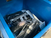 Partij klemmen en spanners in krat (8x) - afbeelding 9 van  11