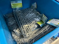 Partij klemmen en spanners in krat (8x) - afbeelding 10 van  11