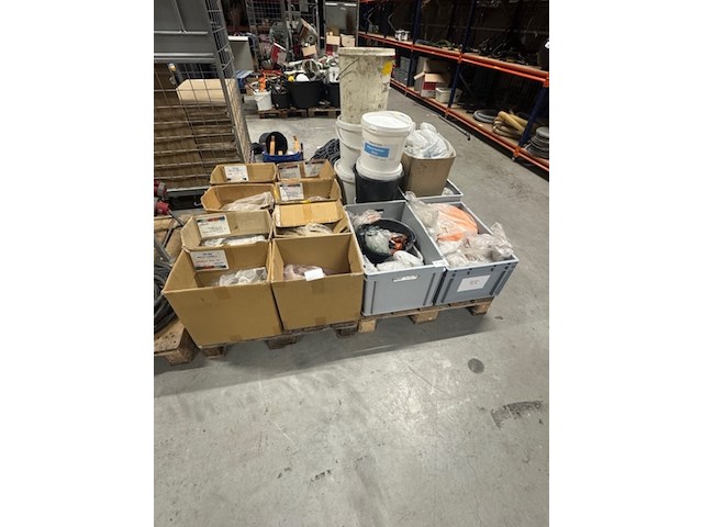 Partij kleurvlokken o.a. romar voss en aducon - afbeelding 1 van  5