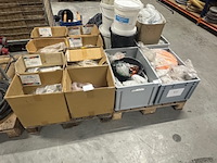 Partij kleurvlokken o.a. romar voss en aducon - afbeelding 1 van  5