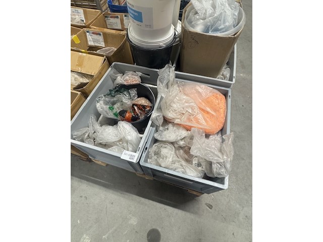 Partij kleurvlokken o.a. romar voss en aducon - afbeelding 4 van  5