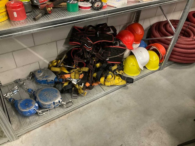 Partij klimbeveiliging en helmen - afbeelding 1 van  4