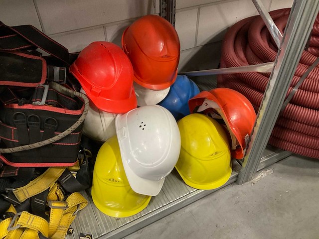 Partij klimbeveiliging en helmen - afbeelding 4 van  4