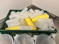 Partij knijpflacons en maatbekers - afbeelding 3 van  3