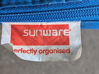 Partij koeltassen gevuld met lege glazen flessen - afbeelding 6 van  8