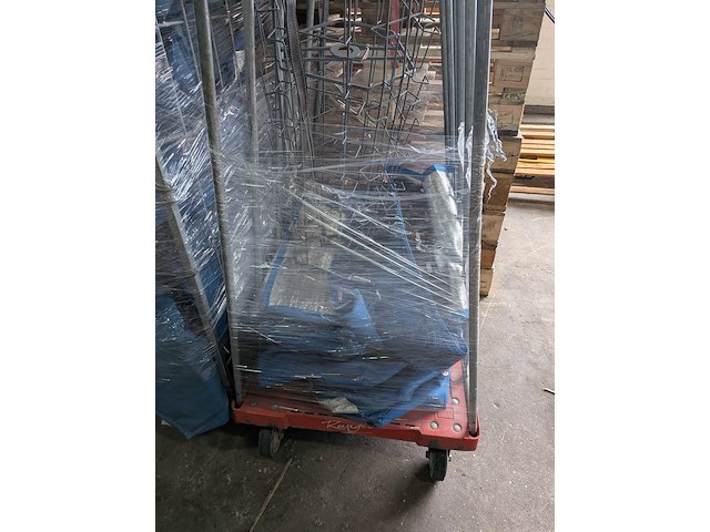 Partij koeltassen gevuld met lege glazen flessen - afbeelding 8 van  8