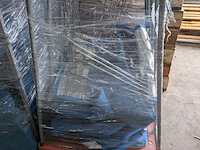 Partij koeltassen gevuld met lege glazen flessen - afbeelding 8 van  8