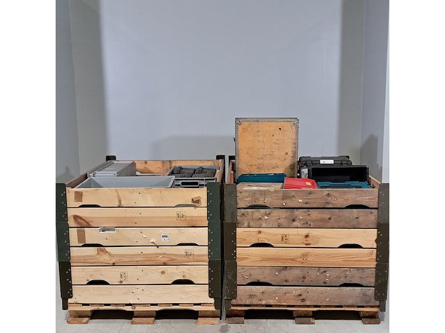 Partij koffers en kisten - afbeelding 1 van  9