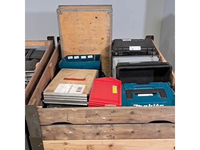 Partij koffers en kisten - afbeelding 2 van  9