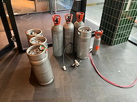 Partij koolzuurflessen en fusten - afbeelding 1 van  3