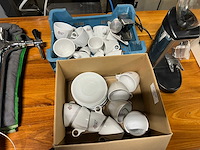 Partij kop en schotels - servies, glaswerk en bestek - afbeelding 1 van  1