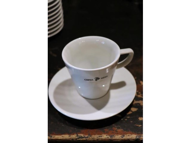 Partij kop en schotels met opdruk "capra nera" - afbeelding 4 van  5