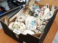 Partij kop en schotels w.o. royal albert