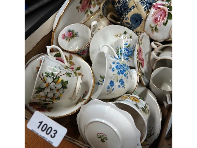 Partij kop en schotels w.o. royal albert - afbeelding 3 van  5