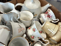 Partij kop en schotels (w.o. royal salbert) in doos - afbeelding 3 van  5