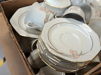 Partij kop en schotels (w.o. royal salbert) in doos - afbeelding 4 van  5