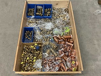 Partij koperen en messing fittingen - afbeelding 1 van  3