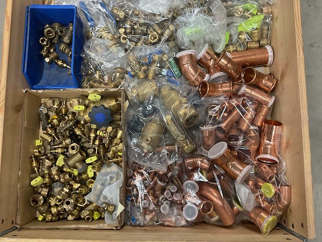 Partij koperen en messing fittingen - afbeelding 2 van  3
