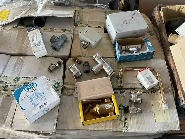 Partij koppeling en kranen - afbeelding 1 van  15