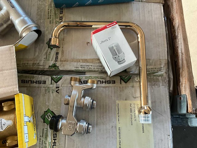 Partij koppeling en kranen - afbeelding 14 van  15