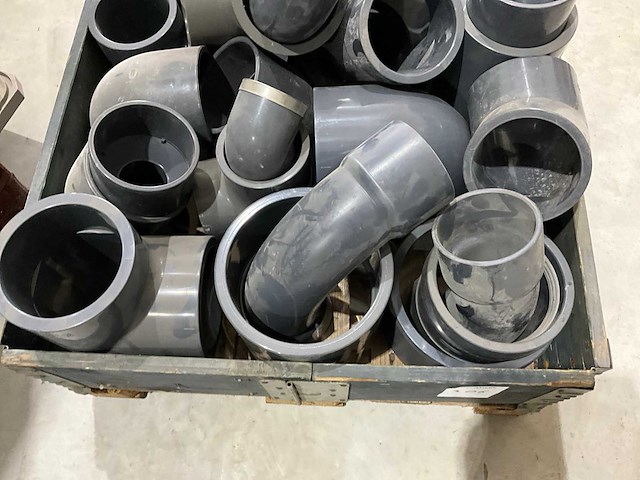 Partij koppelingen, bochten en afsluiter - afbeelding 2 van  5