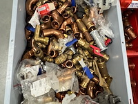 Partij koppelingen en ijzerwaren - afbeelding 2 van  5