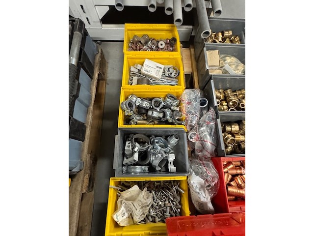 Partij koppelingen en ijzerwaren - afbeelding 4 van  5