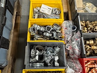 Partij koppelingen en ijzerwaren - afbeelding 4 van  5