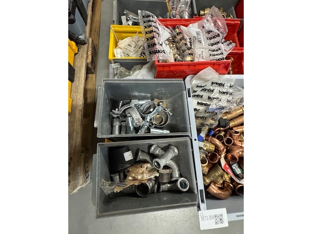 Partij koppelingen en ijzerwaren - afbeelding 5 van  5