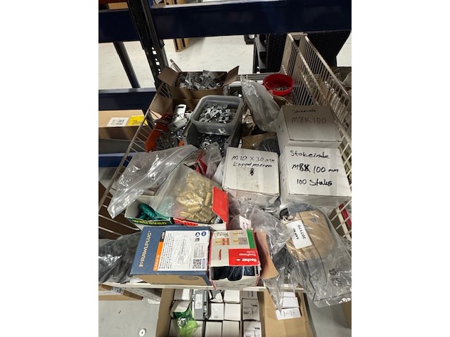 Partij koppelingen en ijzerwaren - afbeelding 3 van  10