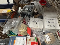 Partij koppelingen en ijzerwaren - afbeelding 3 van  10