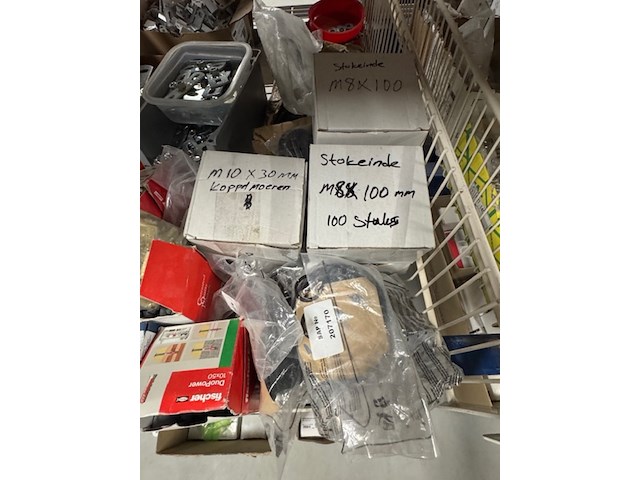 Partij koppelingen en ijzerwaren - afbeelding 4 van  10