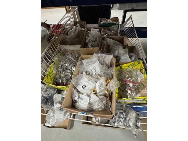 Partij koppelingen en ijzerwaren - afbeelding 7 van  10