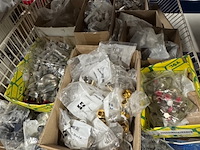 Partij koppelingen en ijzerwaren - afbeelding 7 van  10