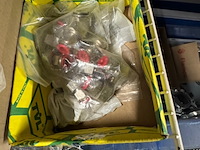 Partij koppelingen en ijzerwaren - afbeelding 9 van  10