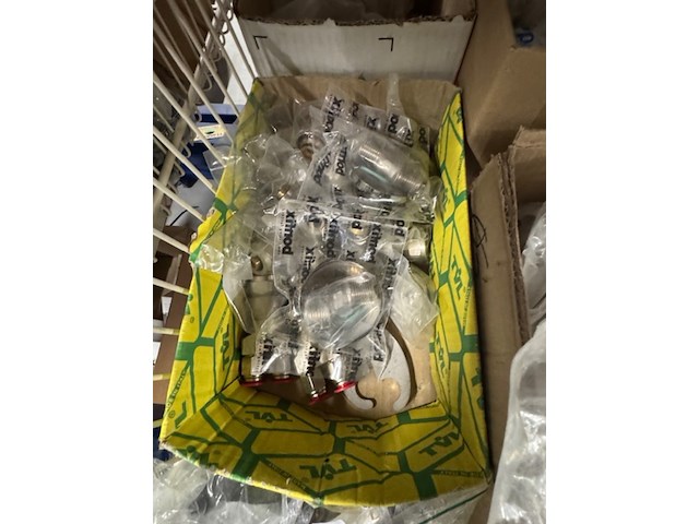 Partij koppelingen en ijzerwaren - afbeelding 10 van  10