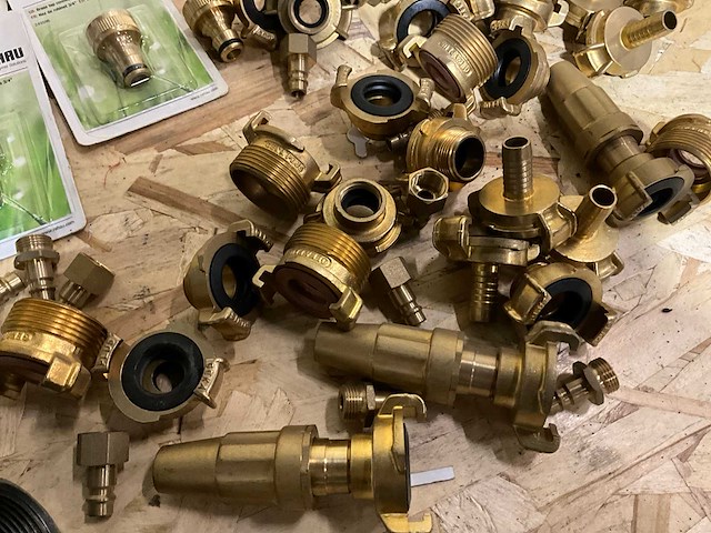 Partij koppelingen en toebehoren - afbeelding 2 van  5